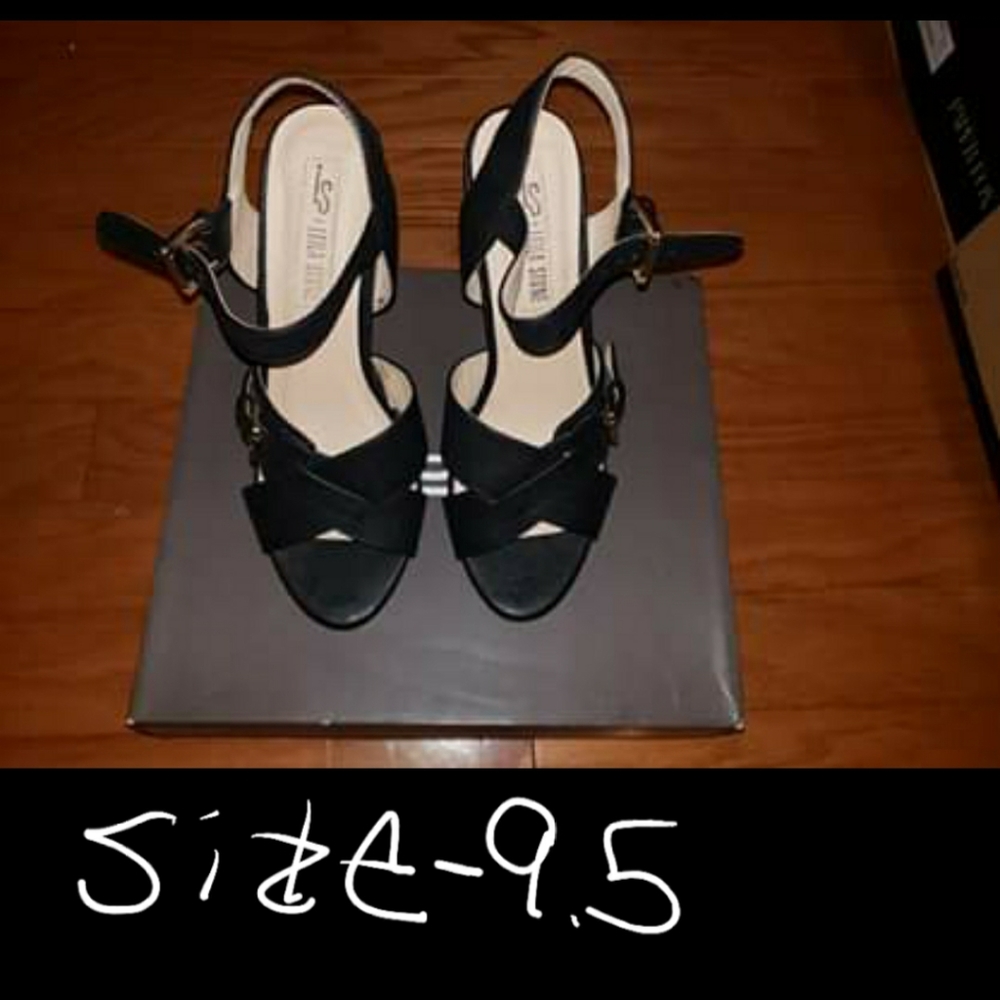 Beautiful heels 9.5 make an offer